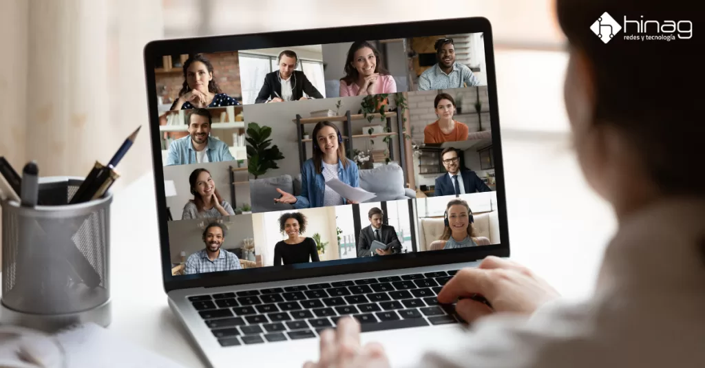 Reunión empresarial con equipo de videoconferencia Yealink para mejorar la productividad